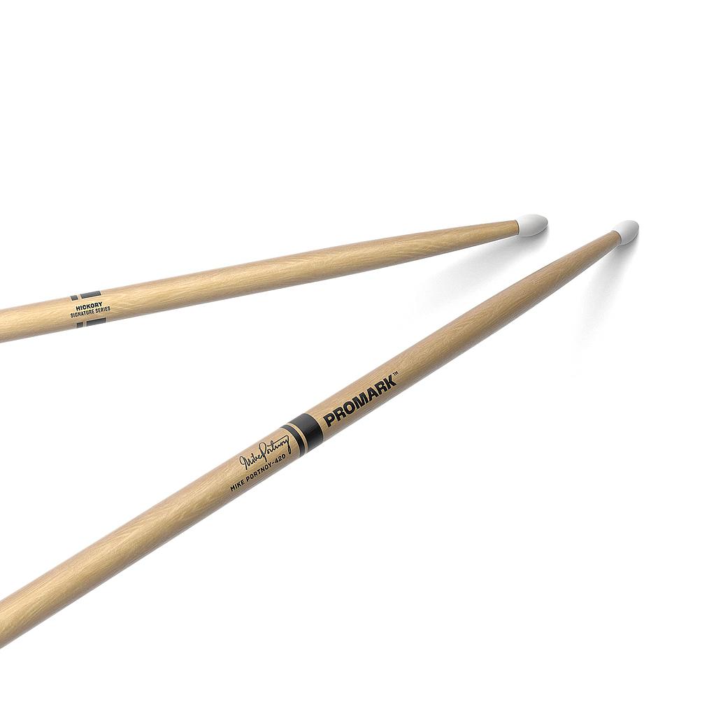 Promark - Baquetas Mike Portnoy Serie Autograph American Hickory, Punta: Nailon Mod.TX420N